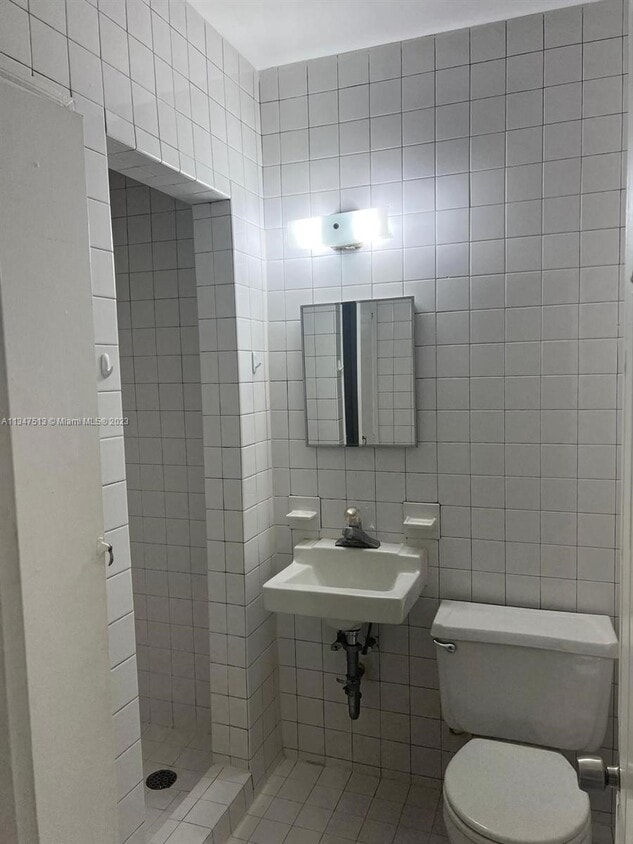 Building Photo - 2319 SW 58th Ct