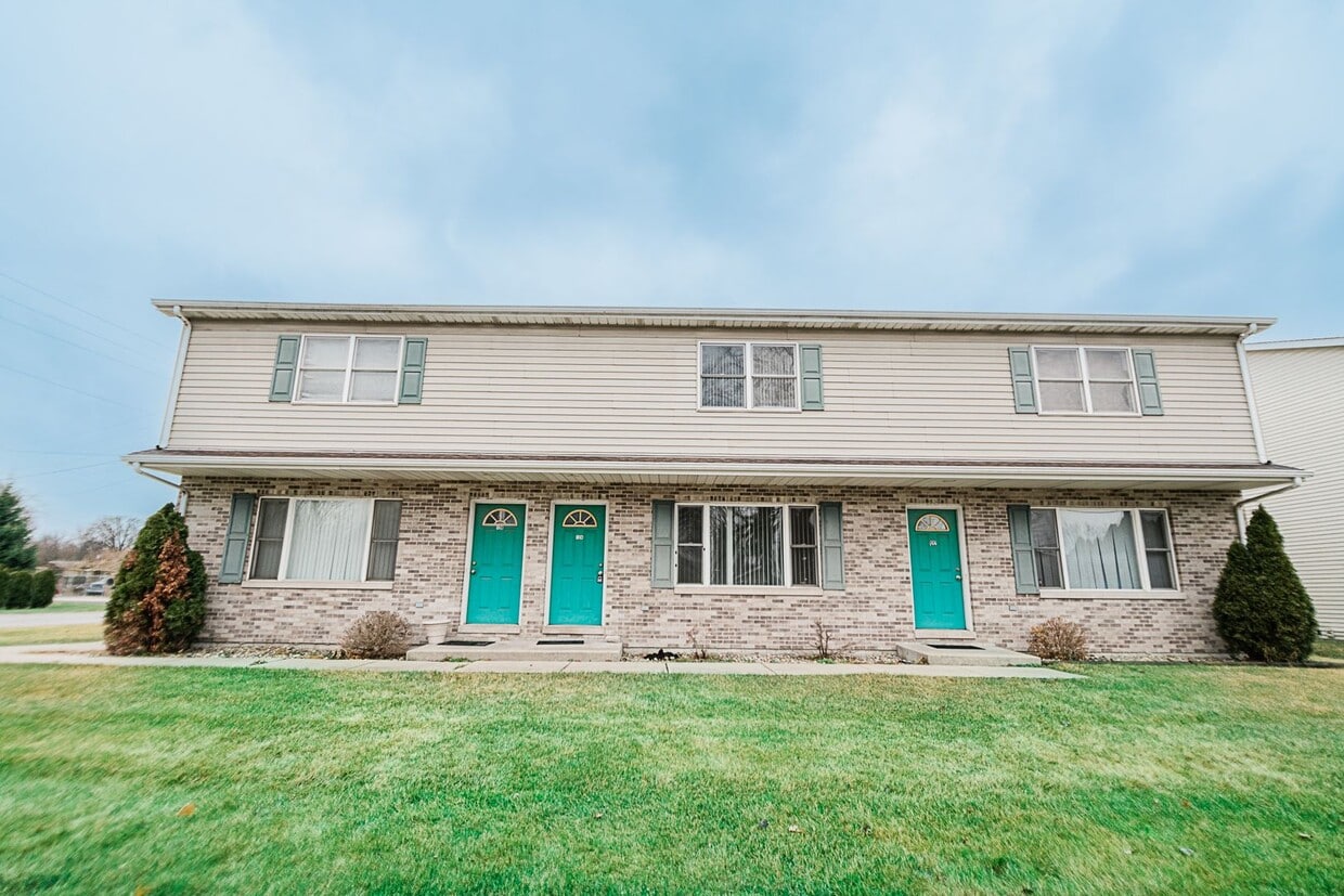 Primary Photo - 2 bedroom / 1.5 bathroom Townhome in Chest...