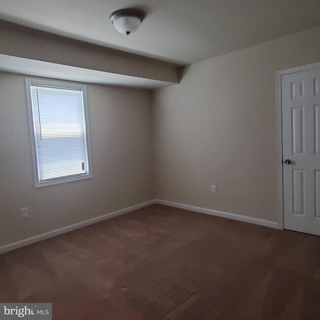 Foto del edificio - 4710 Temple Hill Rd
