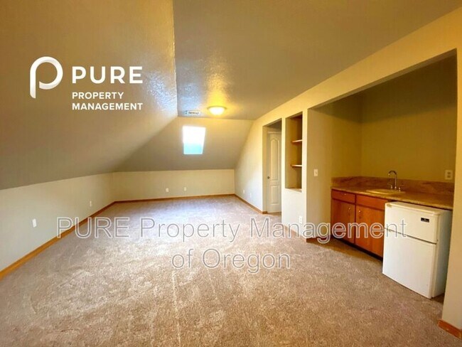 Foto del edificio - 5816 SW Huddleson St
