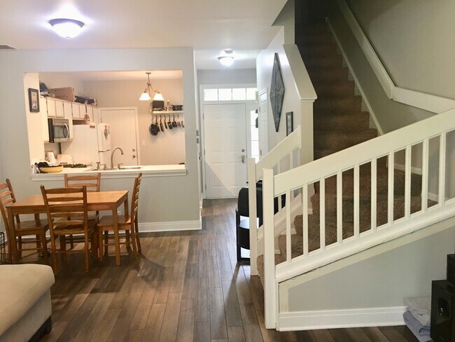 Building Photo - 3143 Anton Dr