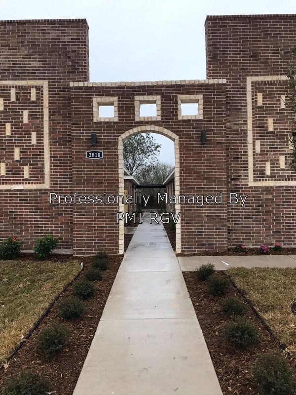Building Photo - 2806 Primrose Ave