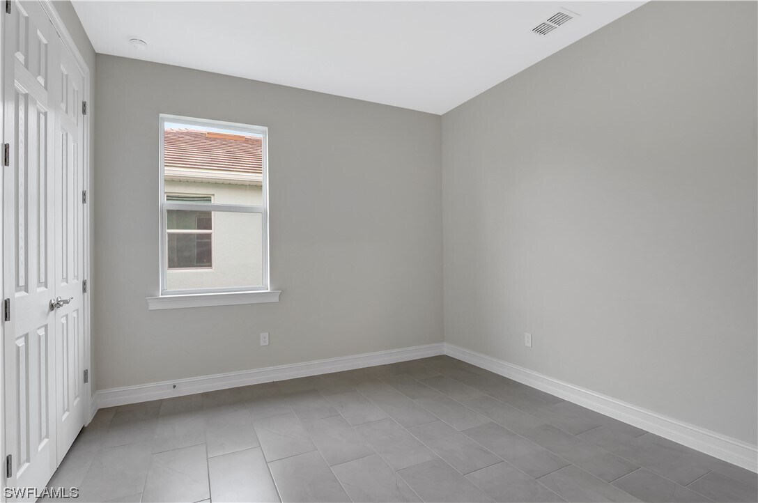 Building Photo - 335 Tamarindo Ln