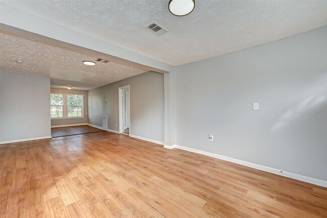 Foto del edificio - 7946 Jutland Rd