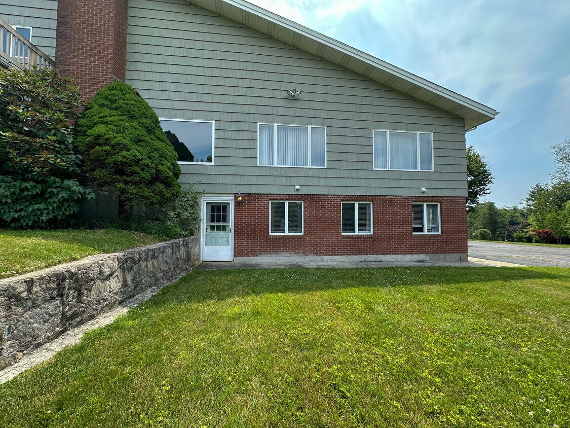 41 Green Hill Rd, Bethany, CT 06524 House Rental in Bethany, CT