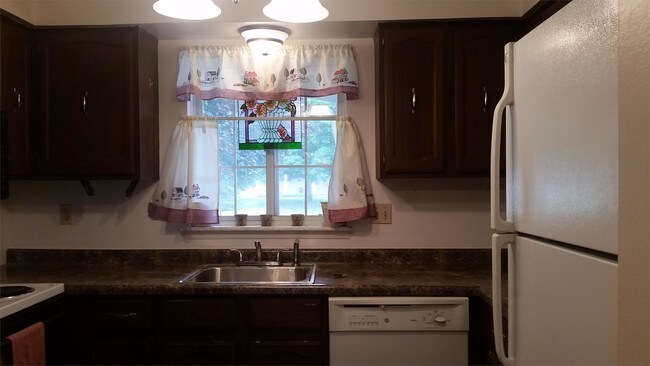 Foto del edificio - 1701 Peppertree Ln