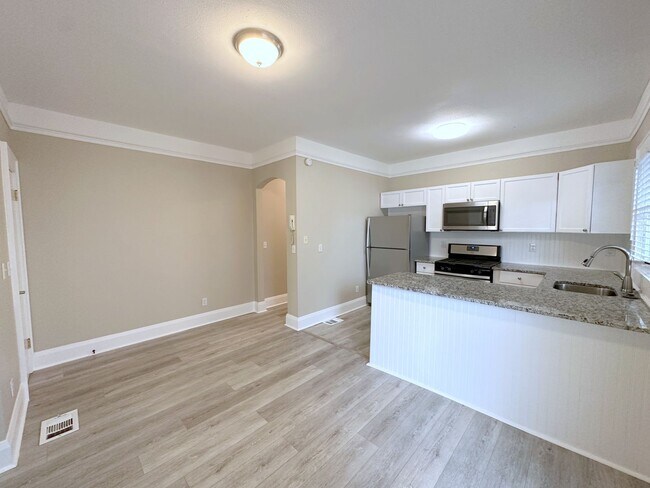 Building Photo - Adorable 2BD/1BTH 1st floor Condo in the H...