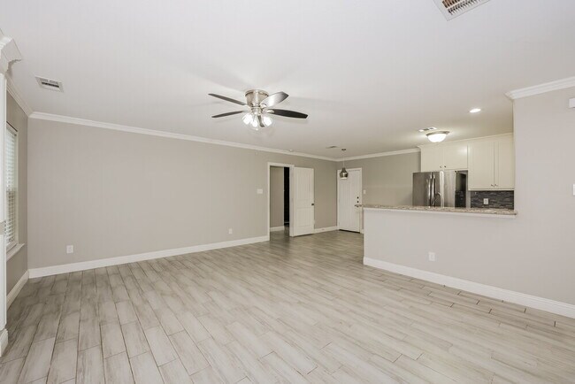 Building Photo - 10536 Wild Oak Dr