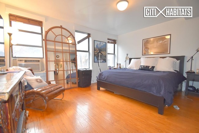 Building Photo - 375 Bleecker St