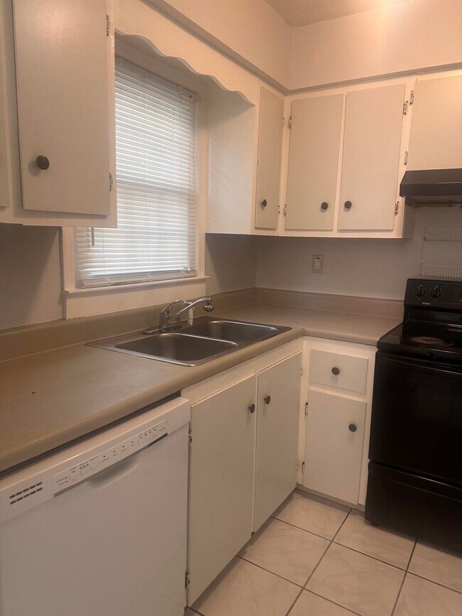 Foto del edificio - 4403 Lakeside Dr