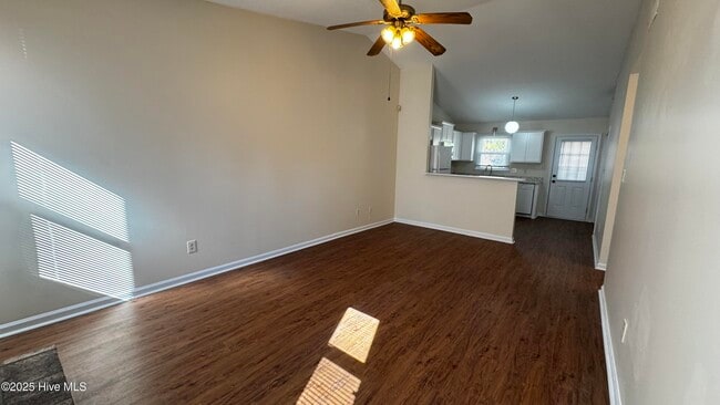 Building Photo - 218 Cedar Crk Dr