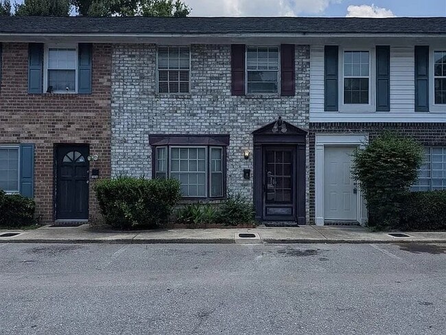 Building Photo - 1840 Tall Pines Cir