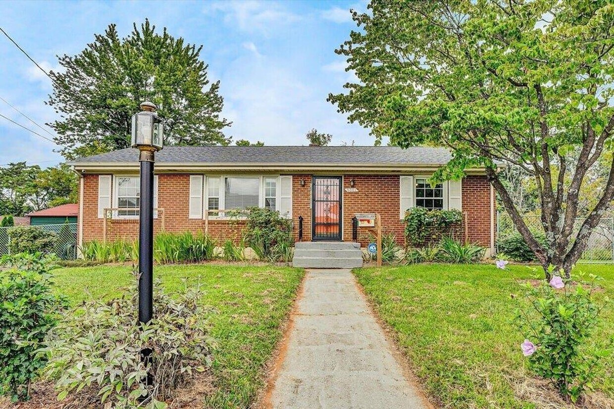 Foto principal - 5001 Hildebrand Rd NW