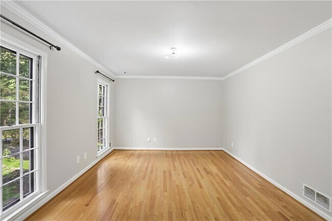 Building Photo - 2063 Six Branches Dr