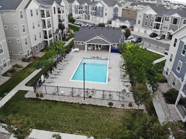 Building Photo - 14659 Bloom Dr