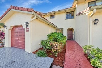 Building Photo - 9620 Alcazar Ln