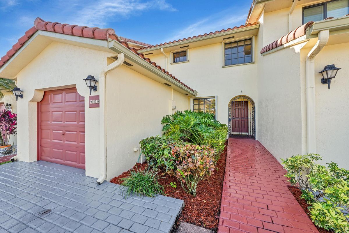 Foto principal - 9620 Alcazar Ln
