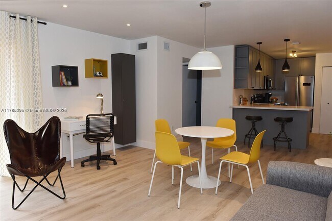 Foto del edificio - 2727 NW 17th Terrace