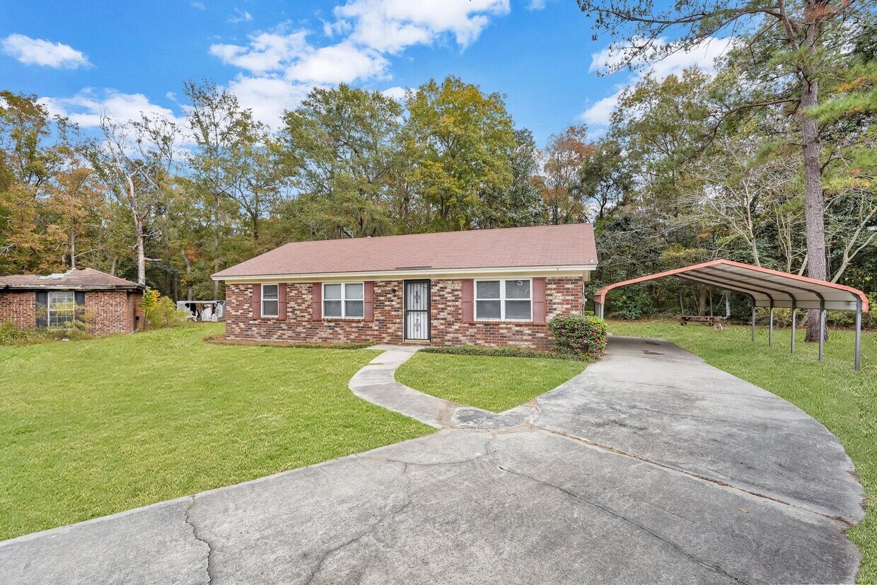 Primary Photo - High End Finishes in a Quiet Residential N...
