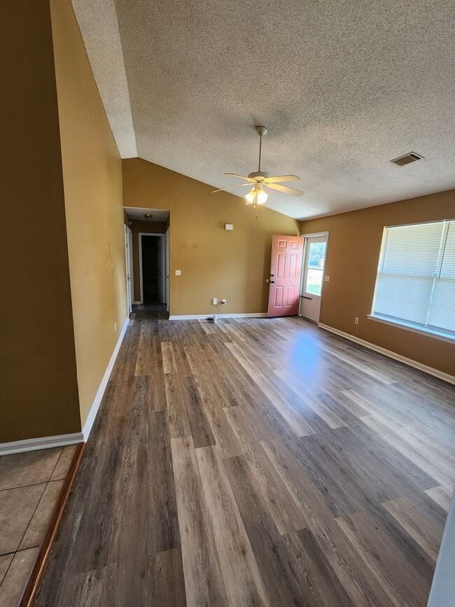 Building Photo - 102 Crosby Dr