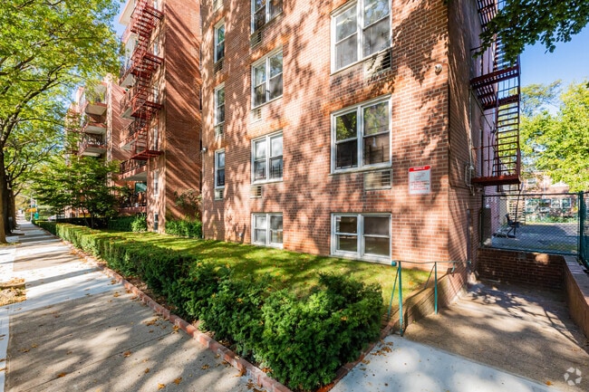 Building Photo - 150-15  79th ave