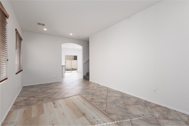 Building Photo - 908 Shining Rose Pl
