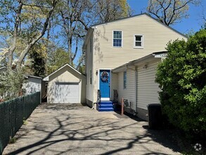 Building Photo - 27 Columbia Ave