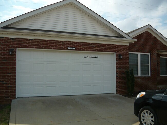 Building Photo - 209 Ashkirk Ln