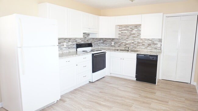 Building Photo - 6309 Lynette Cir