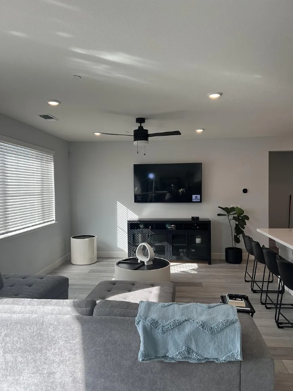 Building Photo - 630 Golden Violet Way