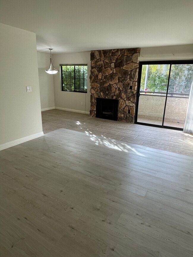 Building Photo - 2250 S Beverly Glen Blvd