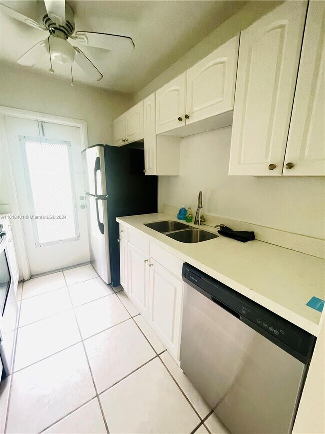 Building Photo - 1420 Atlantic Shores Blvd