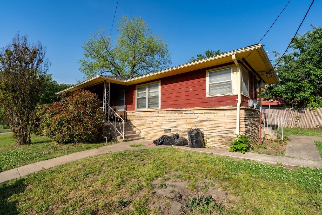 4005 S Zenith Ave Unit Main House, Tulsa, OK 74107 Room for Rent in
