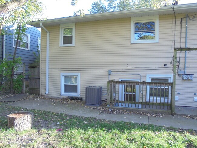 Foto del edificio - 320 Pine Ave
