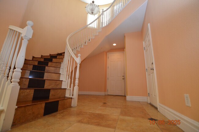 Building Photo - 638 Harvester Course Dr