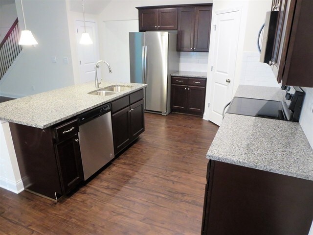 Building Photo - 300 Trae Court