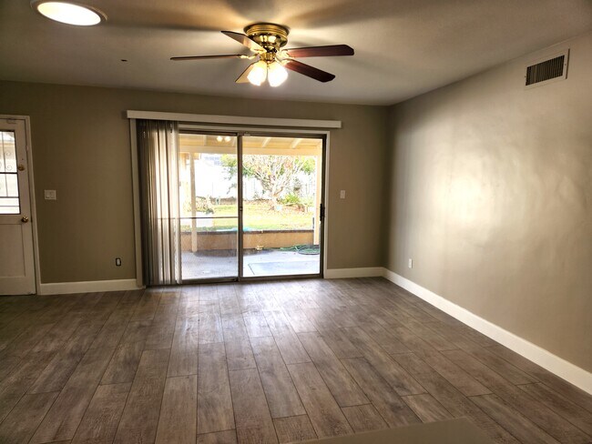 Foto del edificio - 5361 Lantana St