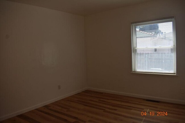 Foto del edificio - Charming Two-Bedroom, One-Bath Unit – Avai...