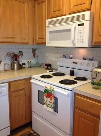 Building Photo - 32 Tufts Ave