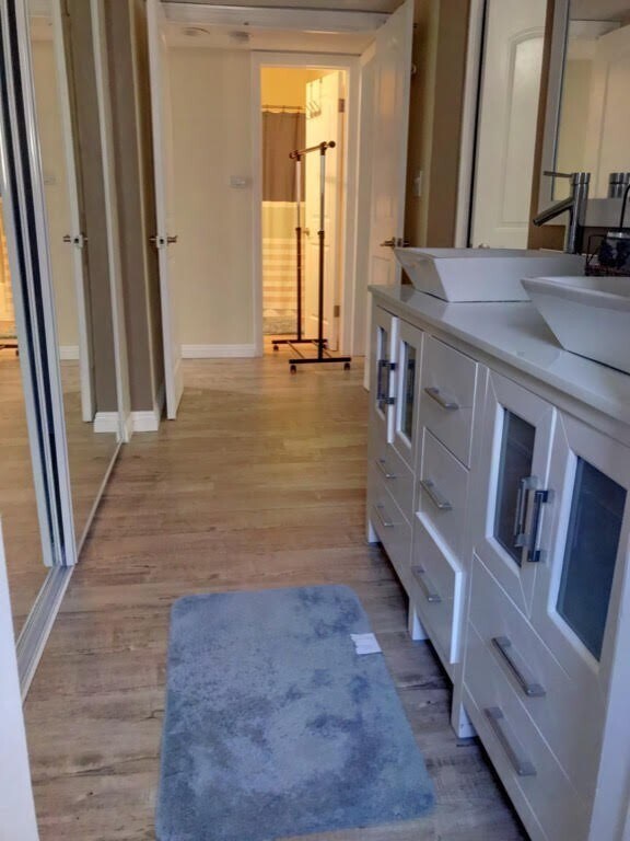 Foto del edificio - Beautifully updated house in Burbank Blvd ...