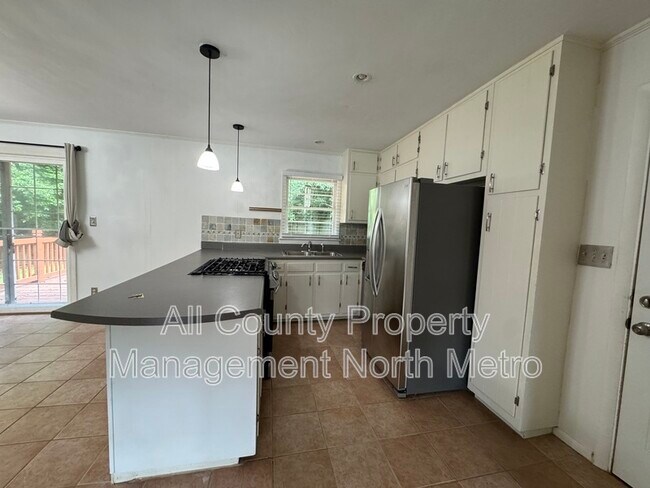 Building Photo - 4098 Idlevale Dr