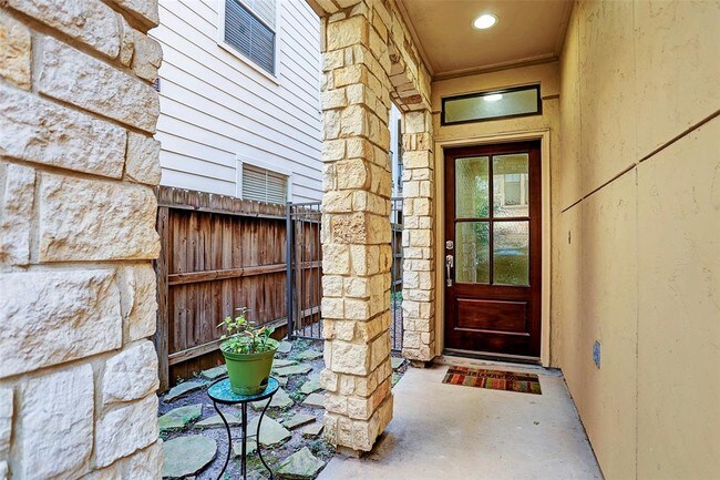 Building Photo - 5211 Eigel St