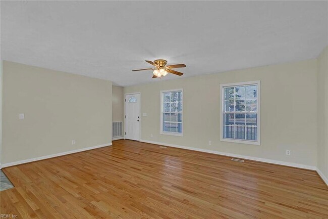 Foto del edificio - 9469 Glass Rd