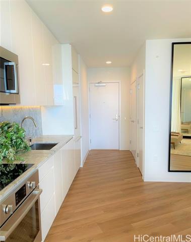 Building Photo - 987 Queen St