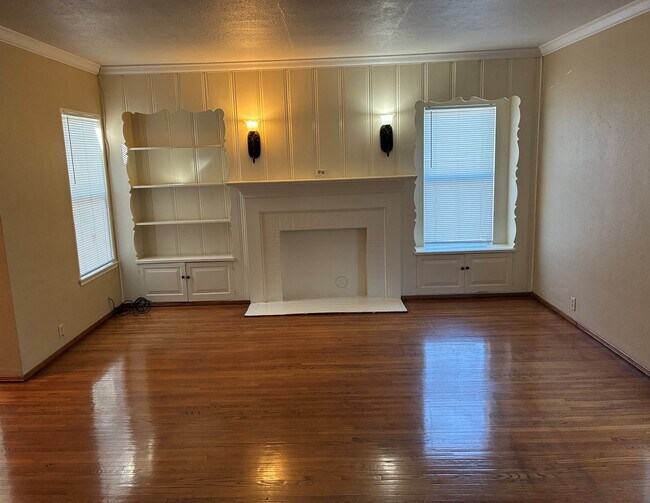 Building Photo - 2341 Pine Ave