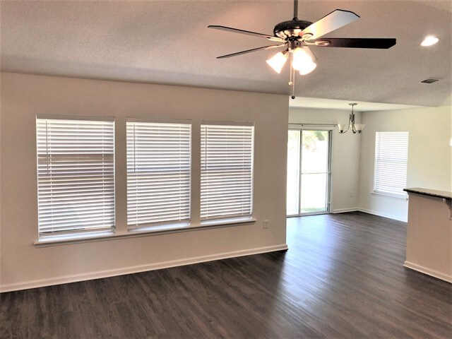 Building Photo - 75323 Ravenwood Drive