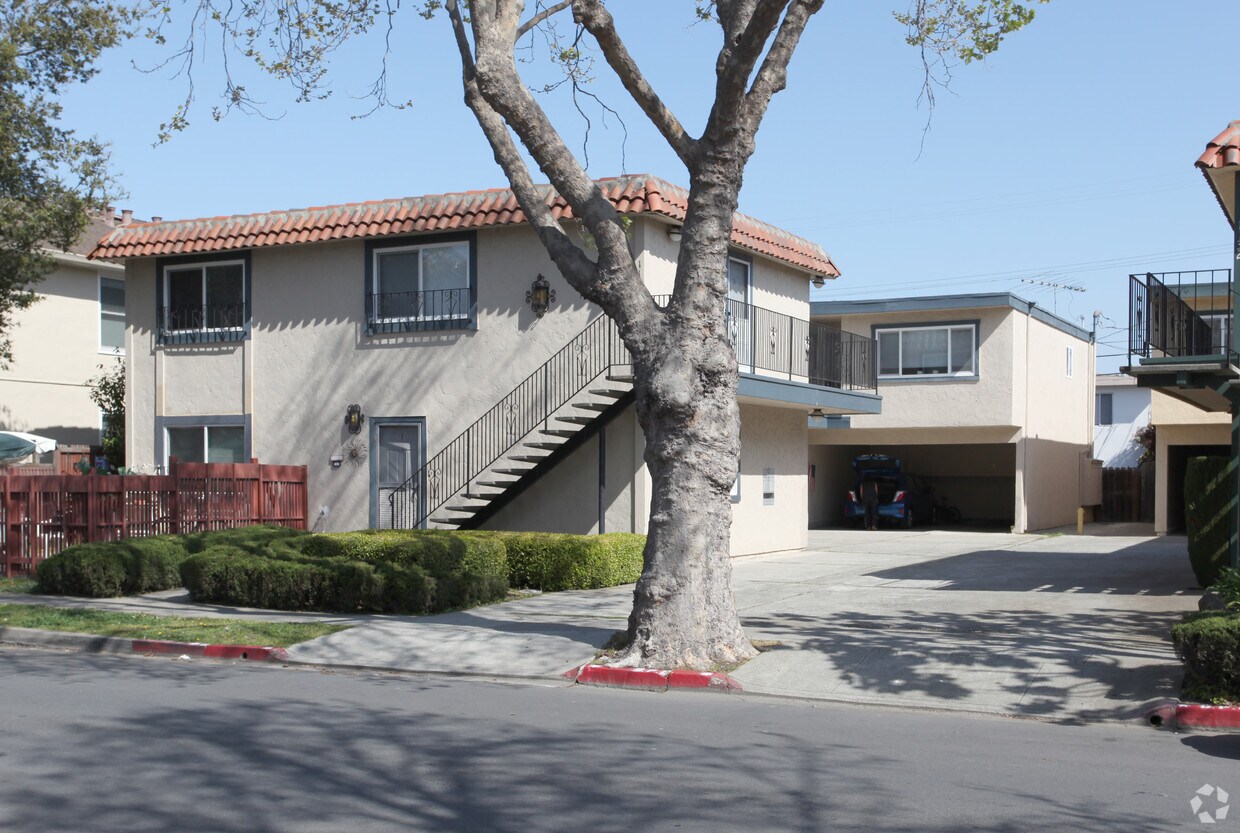 Primary Photo - 1136 Paloma Ave