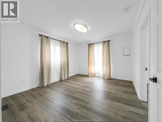 Building Photo - 2432 Front Rd