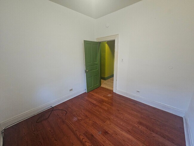 Foto del edificio - 214 Briggs St