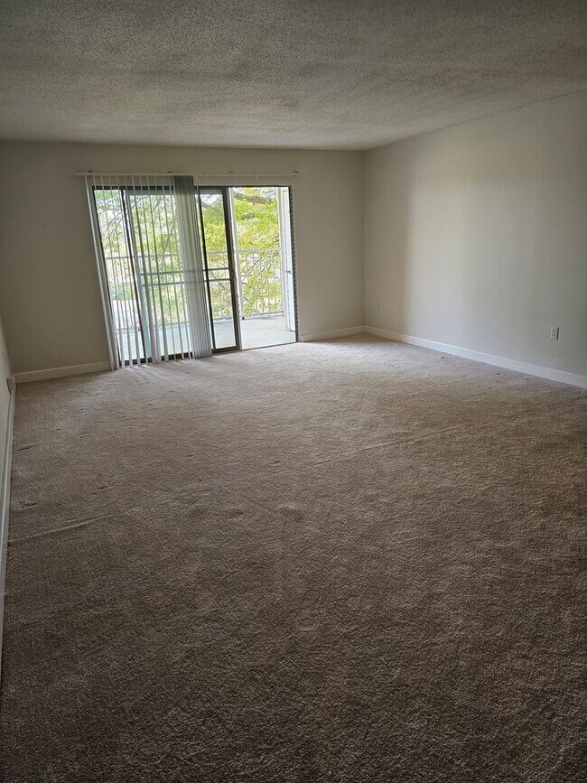 Foto del edificio - Beautiful Highrise 2 bed 2 bath